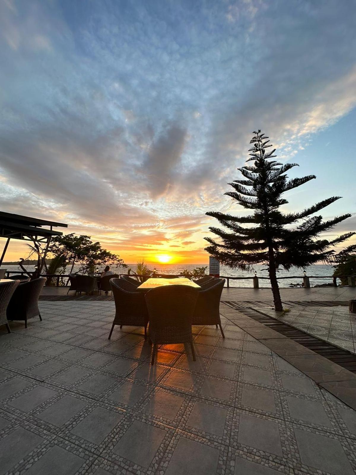 Kasuari Valley Beach Resort Sorong Eksteriør bilde