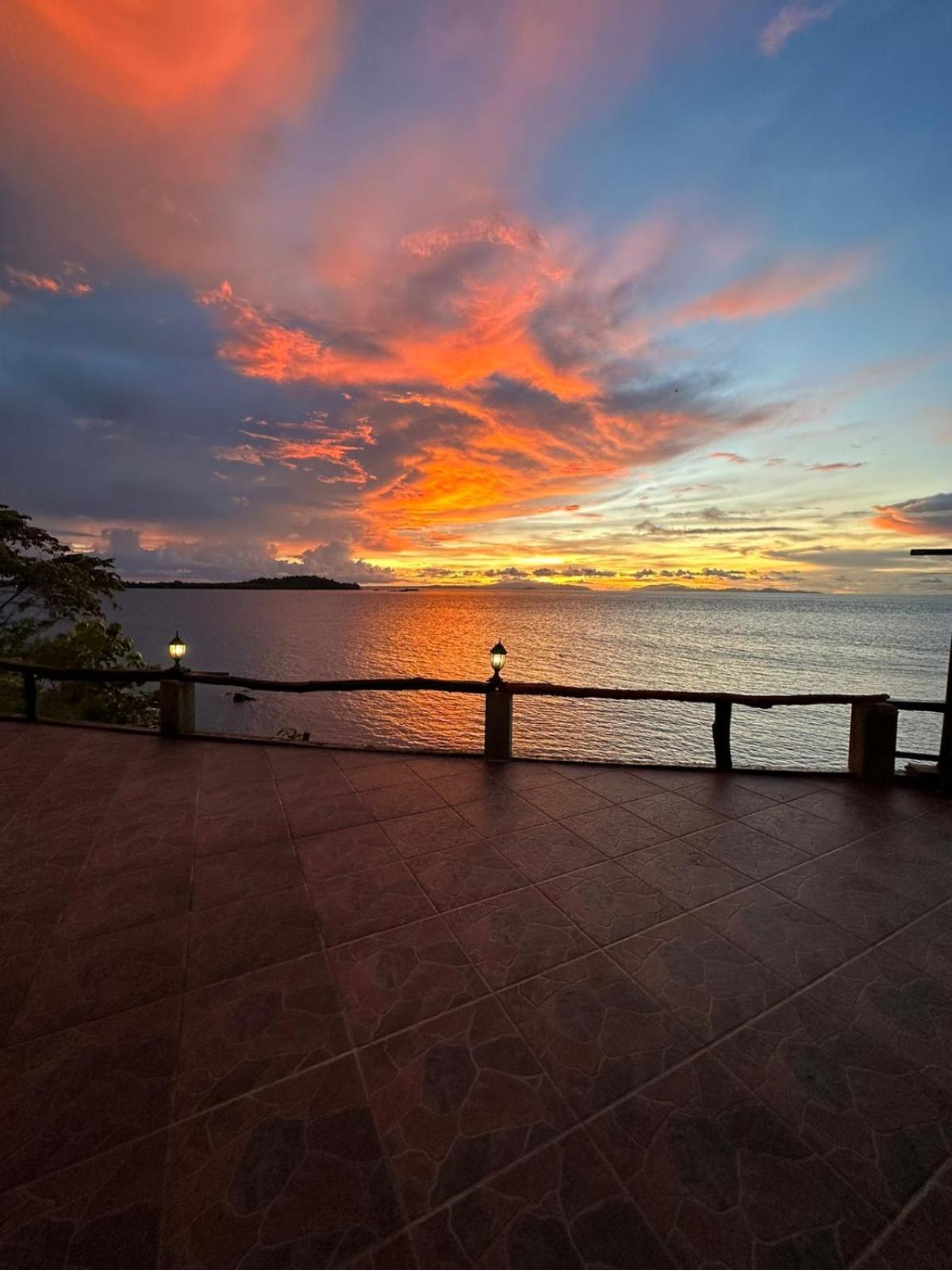 Kasuari Valley Beach Resort Sorong Eksteriør bilde
