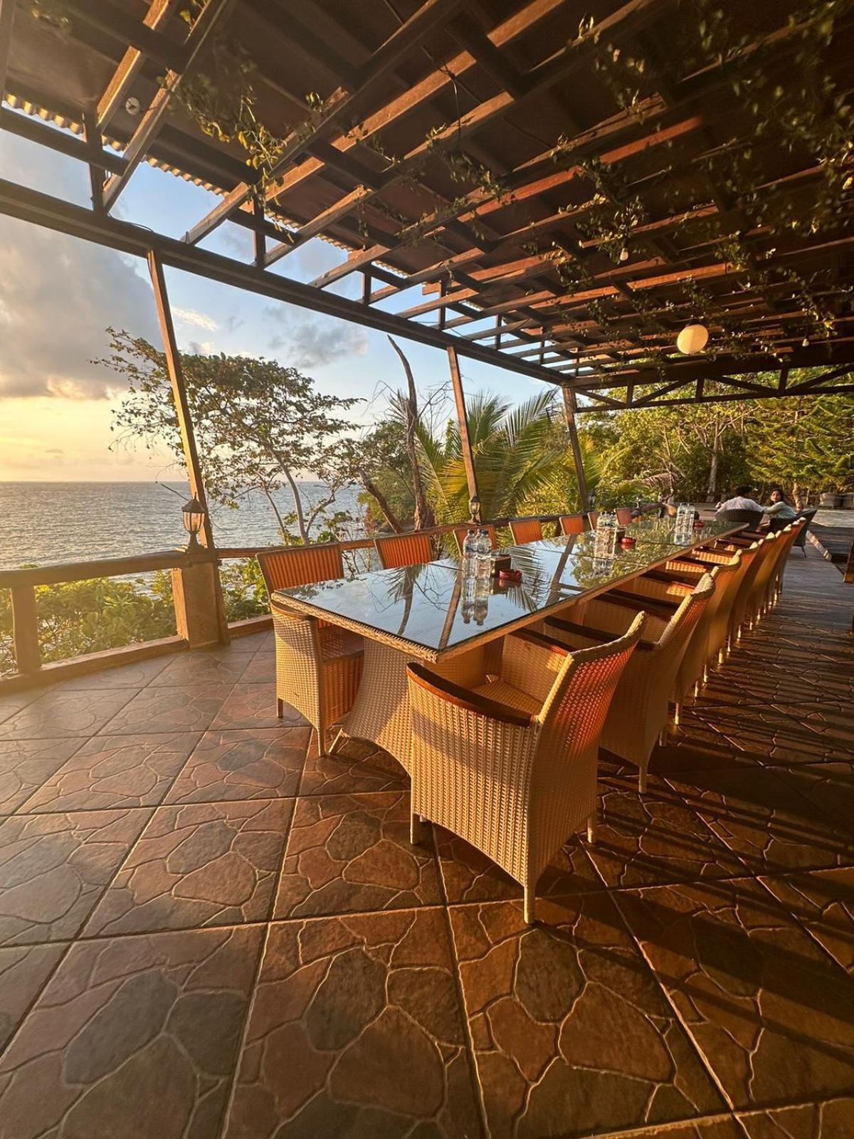 Kasuari Valley Beach Resort Sorong Eksteriør bilde