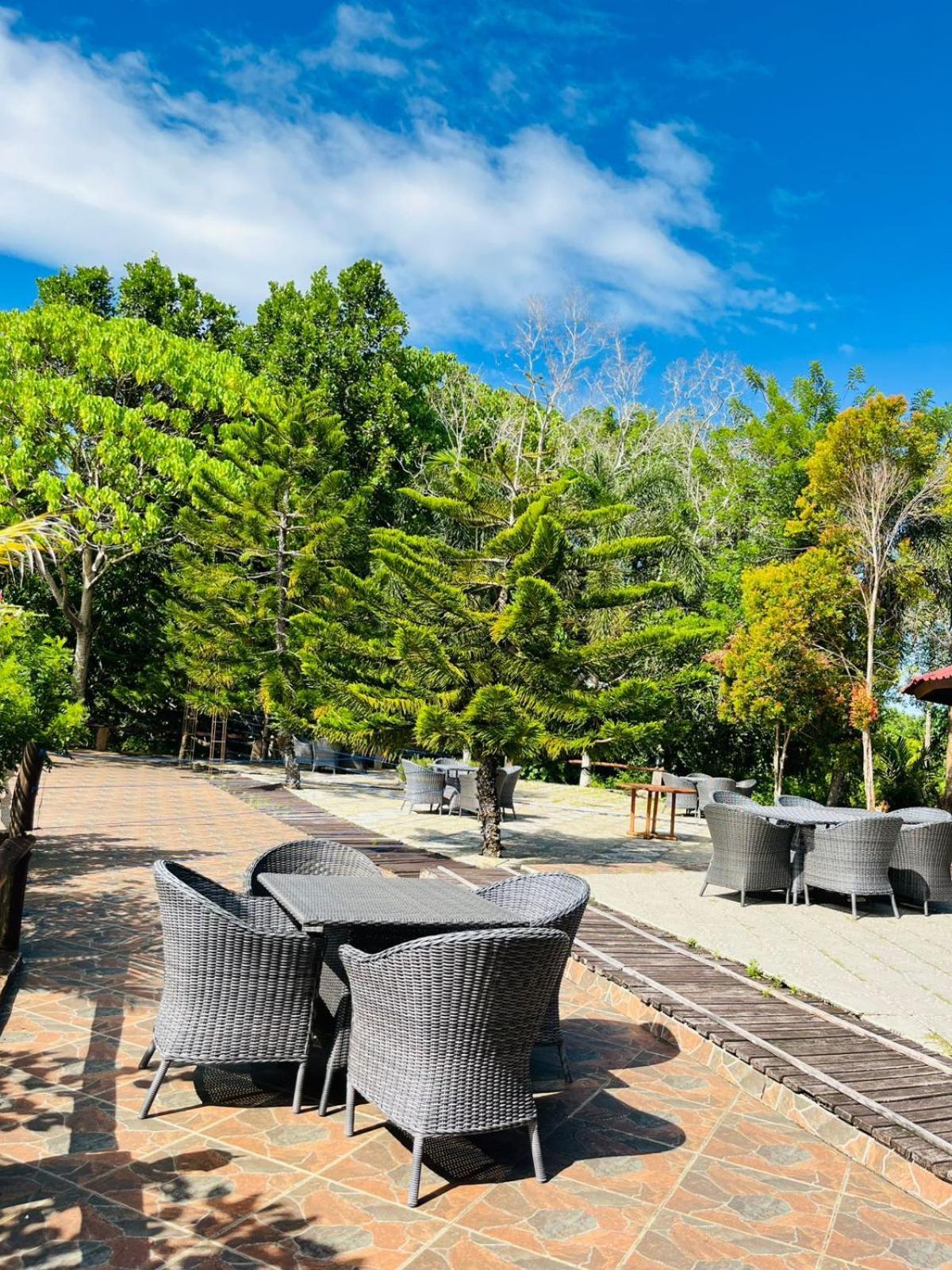 Kasuari Valley Beach Resort Sorong Eksteriør bilde
