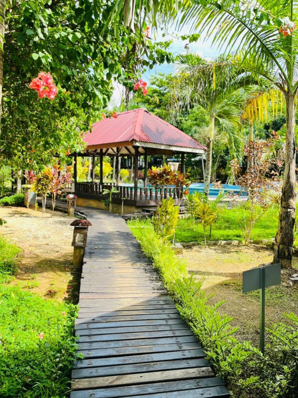 Kasuari Valley Beach Resort Sorong Eksteriør bilde